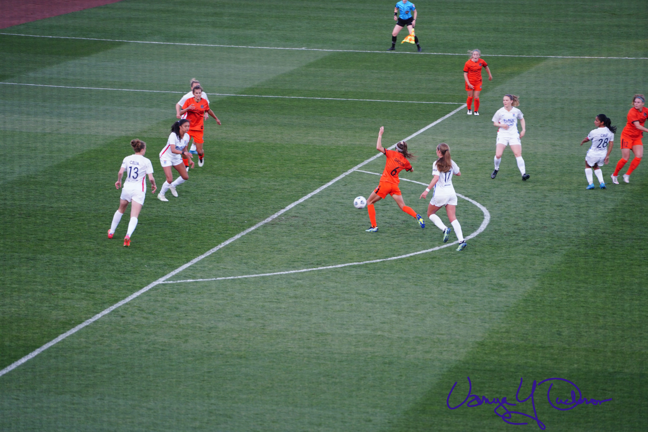 Shea Groom generates a scoring chance 1-on-3