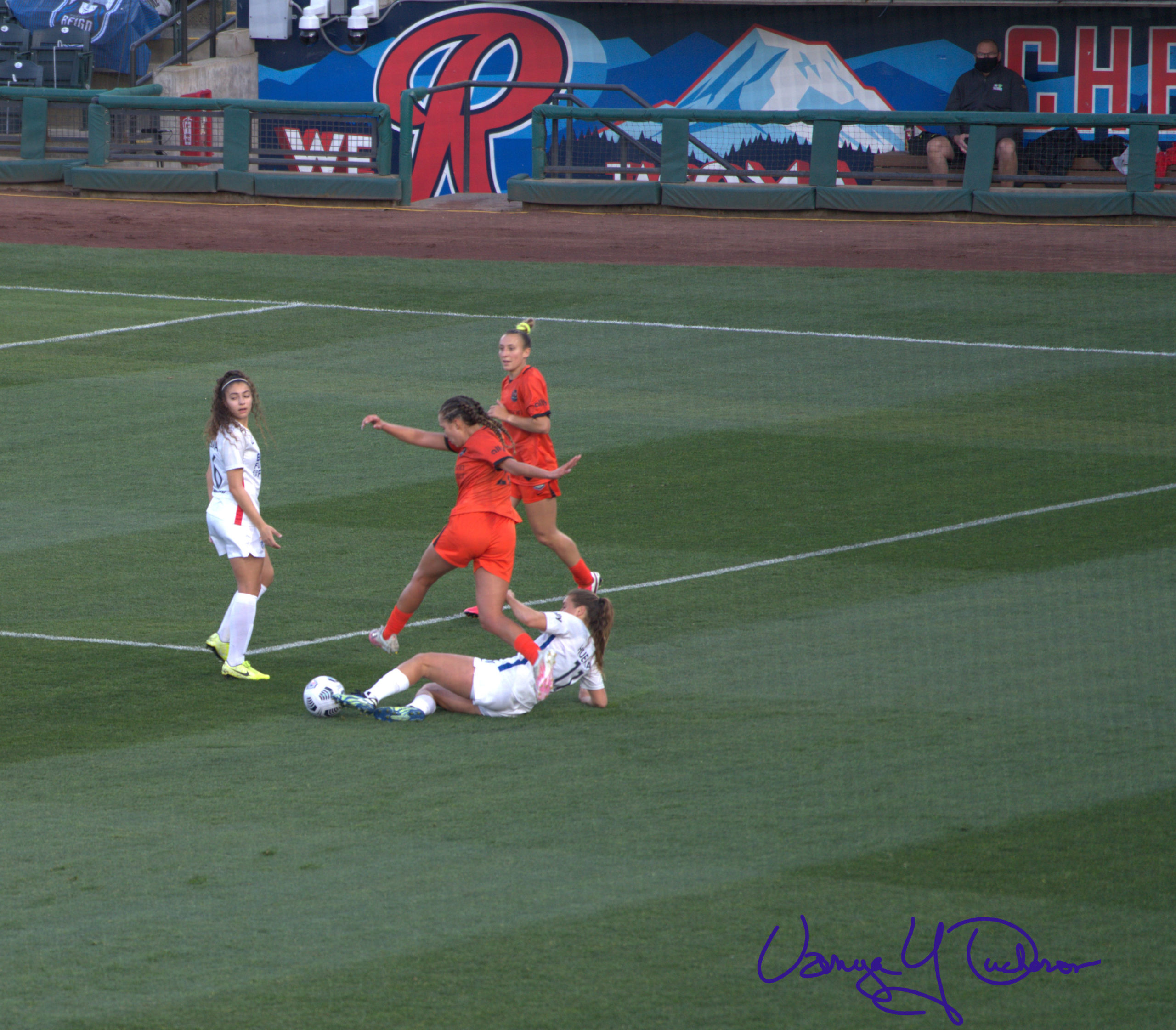 Sofia Huerta wins the tackle - crop